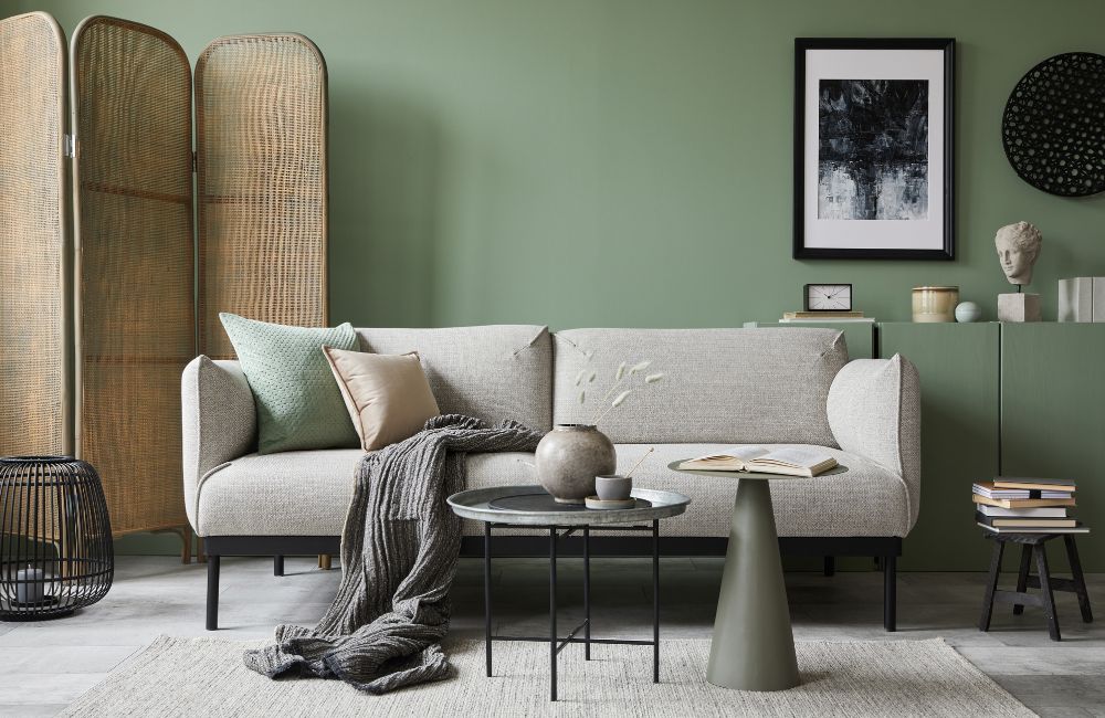 Die perfekte Wandfarbe für dein Wohnzimmer passt zur Größe, den Lichtverhältnissen und den Möbeln im Raum