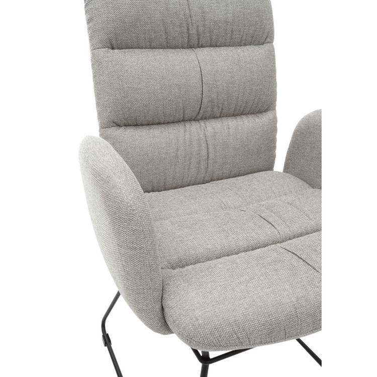 Grauer Stuhl mit grobem Strukturstoff