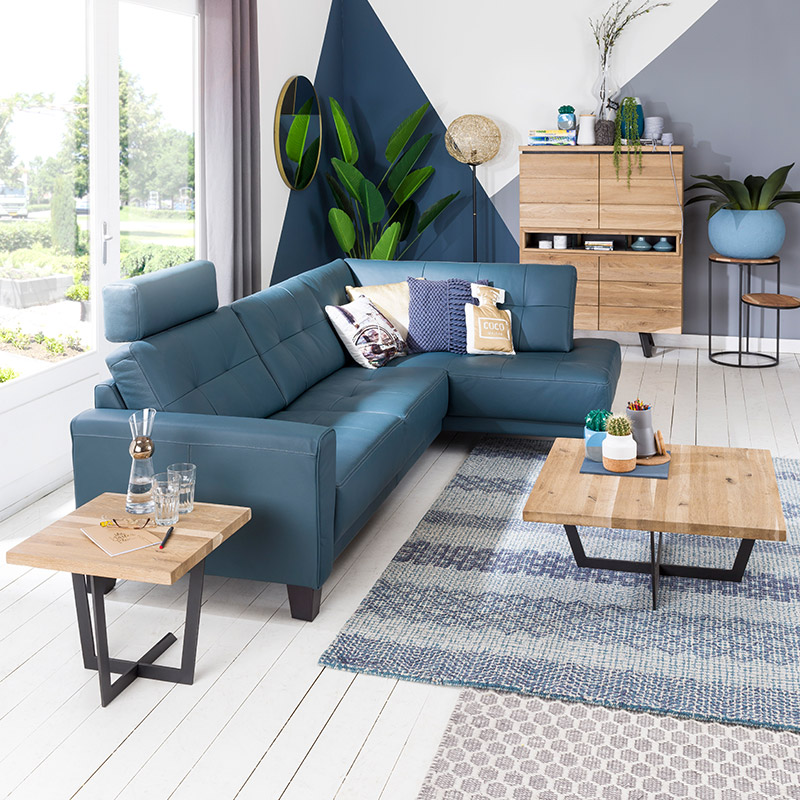Blaues Sofa - Möbel in knalligen Farben sind angesagt 