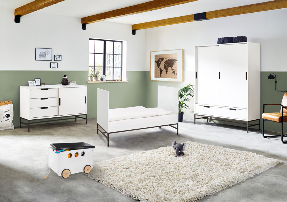 5-teiliges Set Babyzimmer Möbel von STOCKHOLM-134 mit dem umbaubaren Juniorbett zum Gitterbett