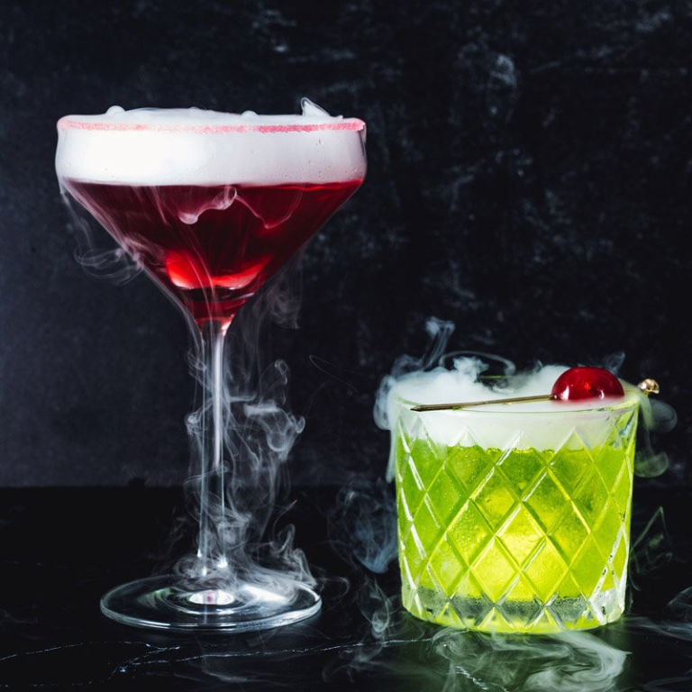 Roter und grüner Cocktail