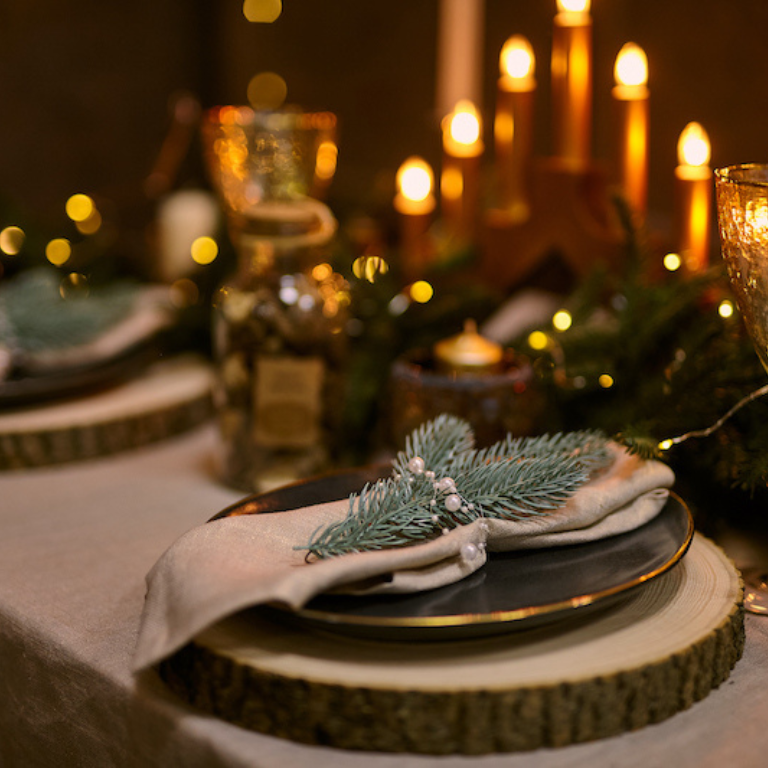 Tischdeko im Advent klassisch und elegant