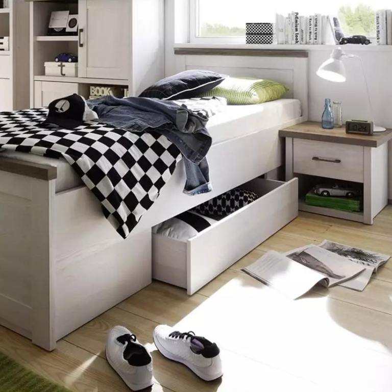 Weißes Jugendbett mit Bettkasten und Nachttisch