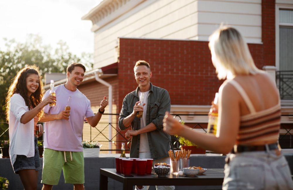 Fußball Party im Garten oder im Wohnzimmer? Mit der richtigen Ausrüstung ist beides möglich