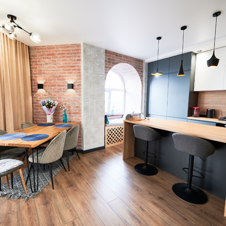 Wohn- und Essbereich in einer kleinen Wohnung